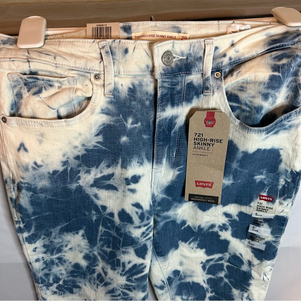 Levi's High Rise Skinny Ankle Jeans - Picture 3 of 15